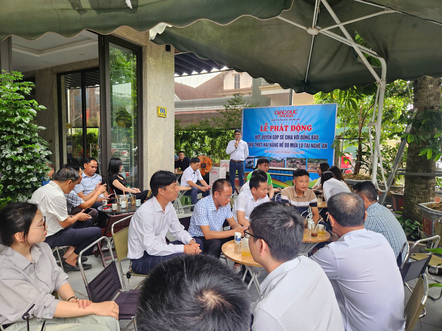 Lễ phát động chương trình quyên góp hỗ trợ đồng bào bị ảnh hưởng bởi thiên tai ở Nghệ An của Văn phòng đại diện Báo GD&TĐ khu vực Bắc Trung bộ. z6848930874435-cc905f4ba1f8cc36a495c01ee44f67c3.jpg