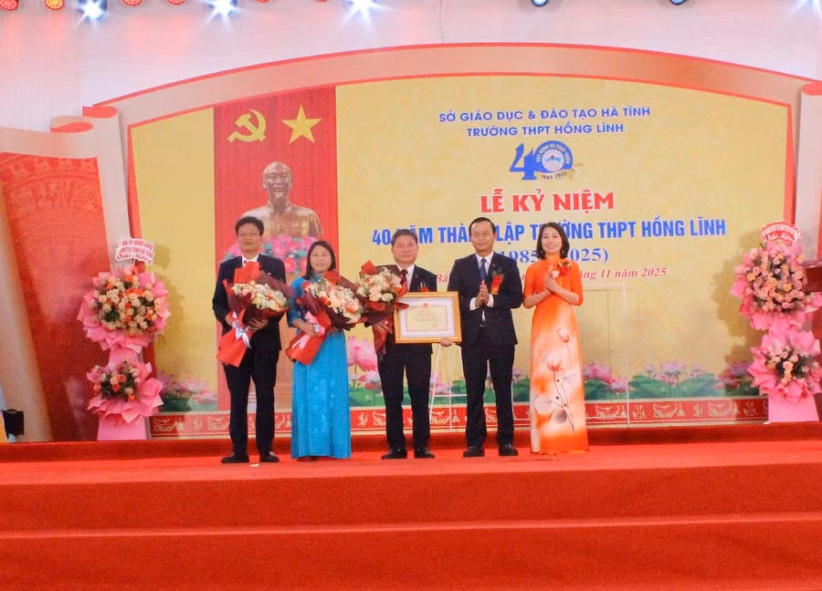 Trường THPT Hồng Lĩnh kỷ niệm 40 năm thành lập