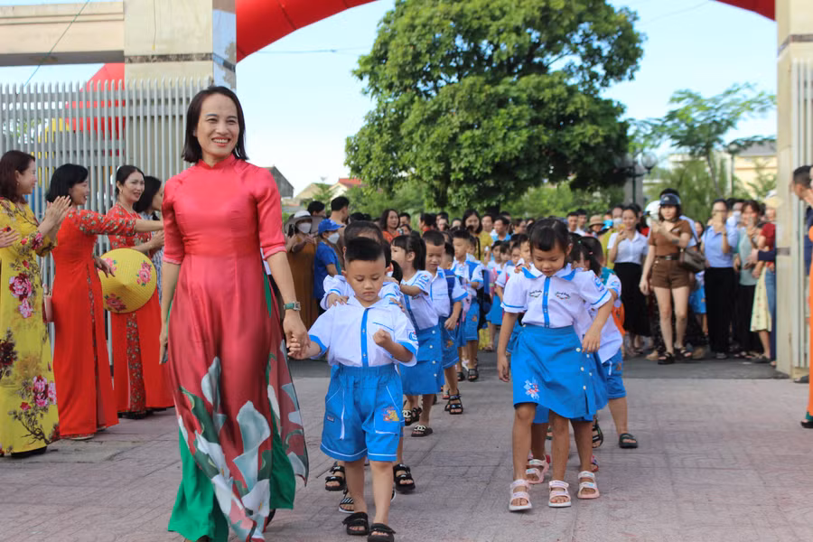 Học sinh Hà Tĩnh khai giảng năm học mới 2023-2024.