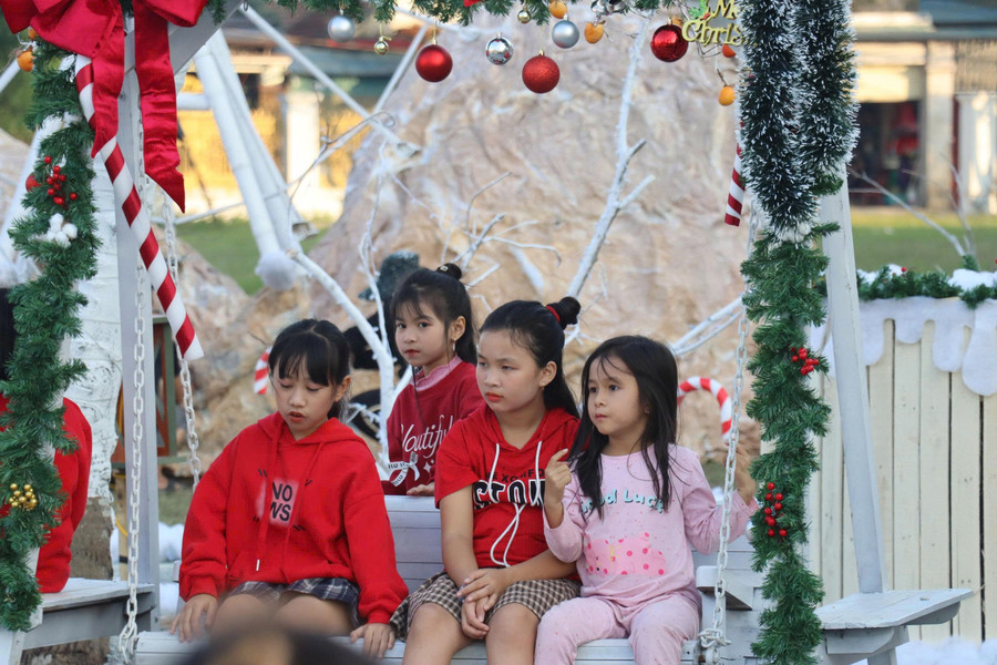 Rộn ràng không khí Giáng sinh tại nhà thờ Vạn Hạnh (phường Trần Phú, Hà Tĩnh).