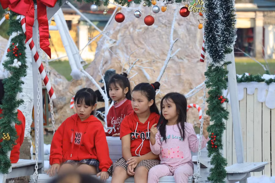 Rộn ràng không khí Giáng sinh tại nhà thờ Vạn Hạnh (phường Trần Phú, Hà Tĩnh).