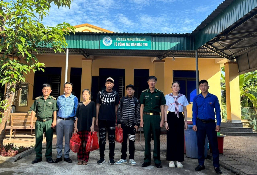 Với sự phối hợp sát sao giữa nhà trường, chính quyền địa phương và bộ đội biên phòng đảm bảo không có thí sinh dân tộc Chứt phải bỏ thi. z6739427803213-ba839a18580250d1280864bdc986fe97.jpg