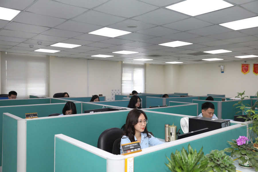 Môi trường văn phòng làm việc hiện đại và thoải mái. z6577359615428-e6b09d3bd29b9808eb242eed5e1bc8b2.jpg