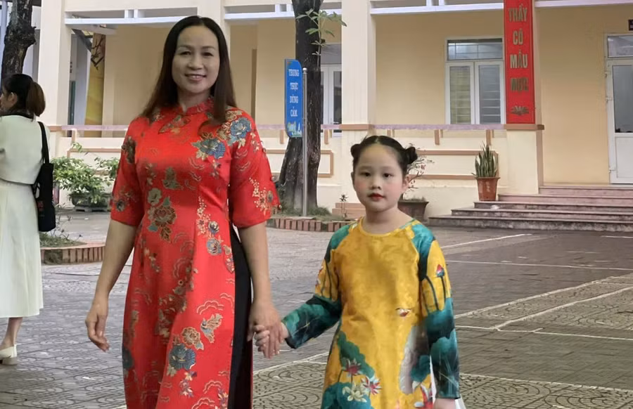 Cô giáo Lê Thị Chung, Hiệu trưởng Trường Tiểu học Đông Tân (TP Thanh Hóa).