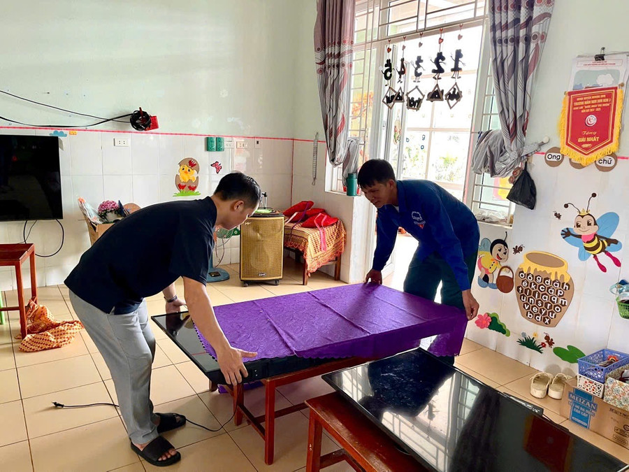 Các lực lượng hỗ trợ Trường Mầm non Sơn Kim 2 phòng chống bão số 5. img-8107.jpg