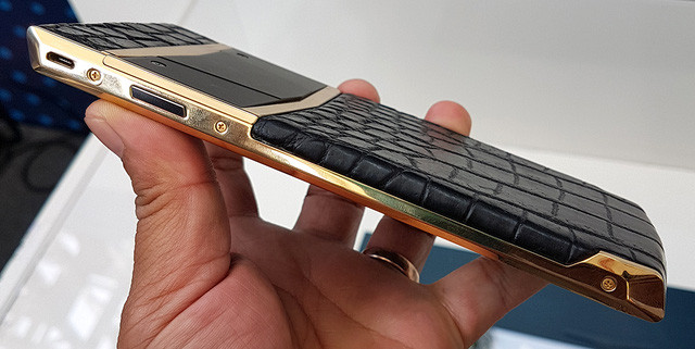 Smartphone “siêu bảo mật” giá 1.000 USD của Viettel: không Wi-Fi, camera, không Google Play ảnh 4 Smartphone “siêu bảo mật” giá 1.000 USD của Viettel: không Wi-Fi, camera, không Google Play ảnh 4
