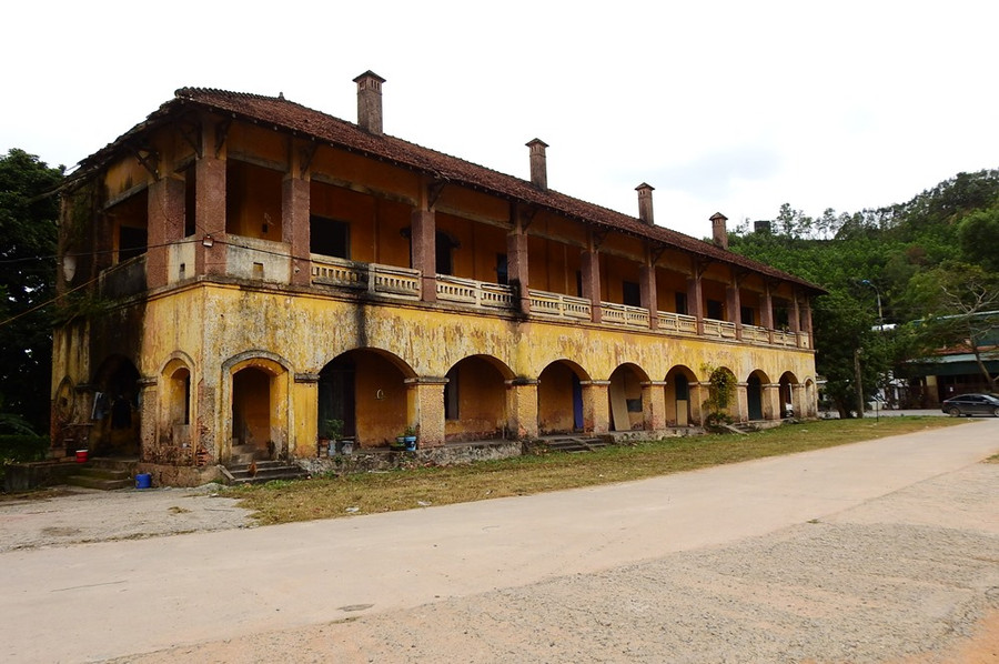 Được xếp hạng di tích lịch sử cấp tỉnh ngày 13/12/2011, Khe Tù trở thành "địa chỉ đỏ" để giáo dục truyền thống yêu nước, tinh thần đấu tranh bất khuất của các chiến sĩ cách mạng thời kỳ chống thực dân Pháp. Tuy nhiên, trải qua thời gian, hầu hết công trình trong di tích này đã bị phá hủy, hư hỏng nặng. Cái hiện diện rõ nhất là Bệnh viện Pháp xây gồm 3 tòa nhà, giờ đang xuống cấp nghiêm trọng. Được xếp hạng di tích lịch sử cấp tỉnh ngày 13/12/2011, Khe Tù trở thành "địa chỉ đỏ" để giáo dục truyền thống yêu nước, tinh thần đấu tranh bất khuất của các chiến sĩ cách mạng thời kỳ chống thực dân Pháp. Tuy nhiên, trải qua thời gian, hầu hết công trình trong di tích này đã bị phá hủy, hư hỏng nặng. Cái hiện diện rõ nhất là Bệnh viện Pháp xây gồm 3 tòa nhà, giờ đang xuống cấp nghiêm trọng.