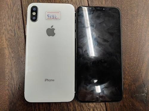 Ngoại hình máy nhái khá giống máy của Apple.