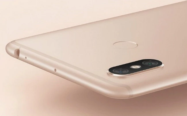 Xiaomi ra smartphone to như máy tính bảng