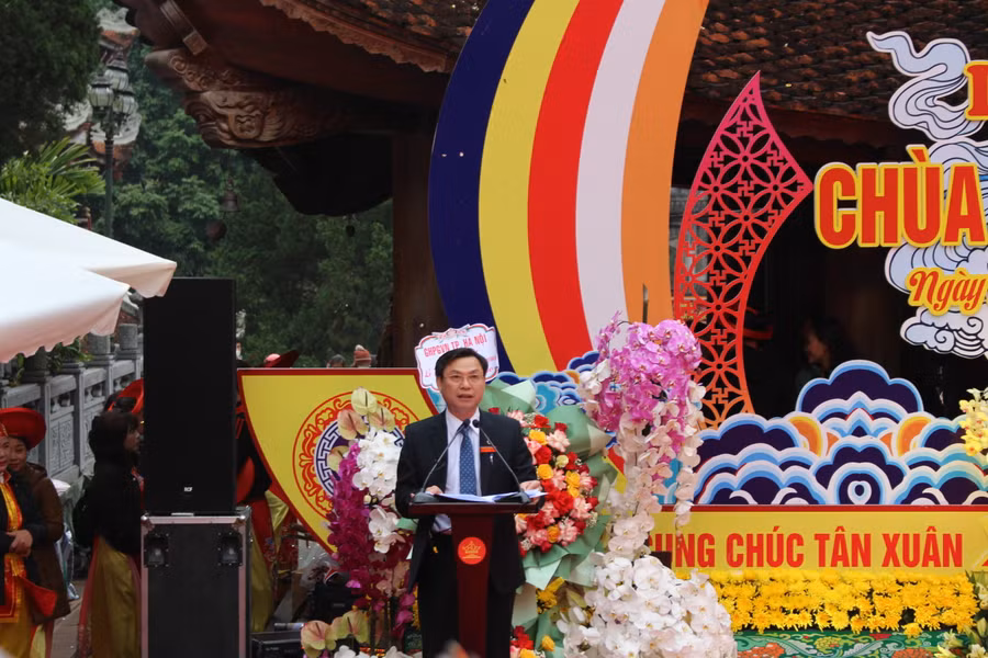 Ông Đặng Văn Cảnh - Phó Chủ tịch UBND huyện Mỹ Đức phát biểu khai mạc lễ hội.