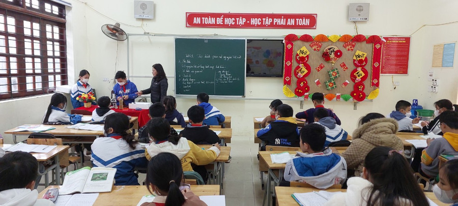 Học sinh trên địa bàn huyện Lạng Giang sôi nổi trong tiết học đầu năm mới.