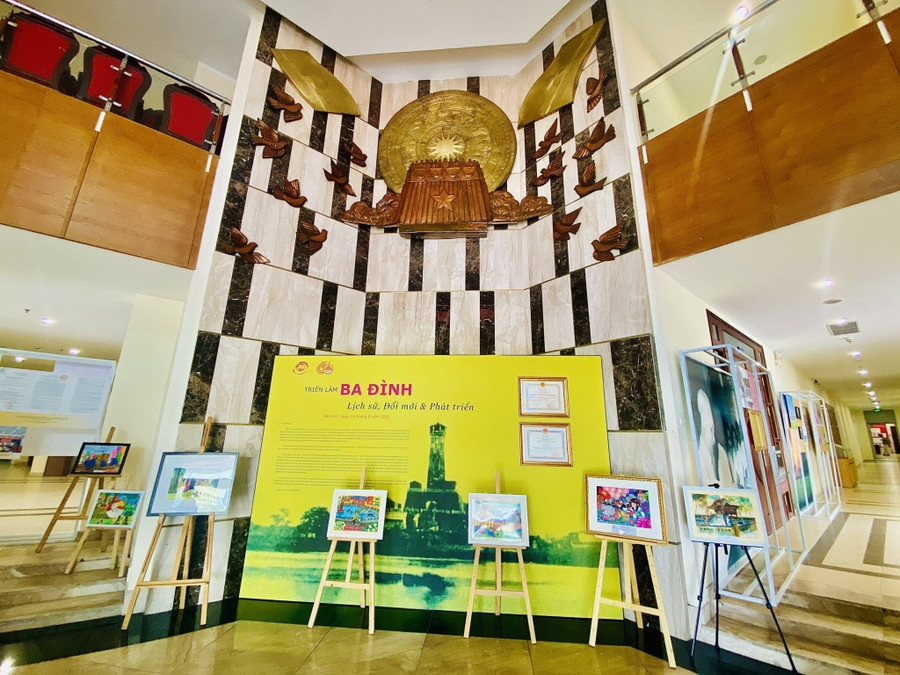 Tác phẩm tranh của học sinh tham dự cuộc thi tìm hiểu về lịch sử quận Ba Đình.