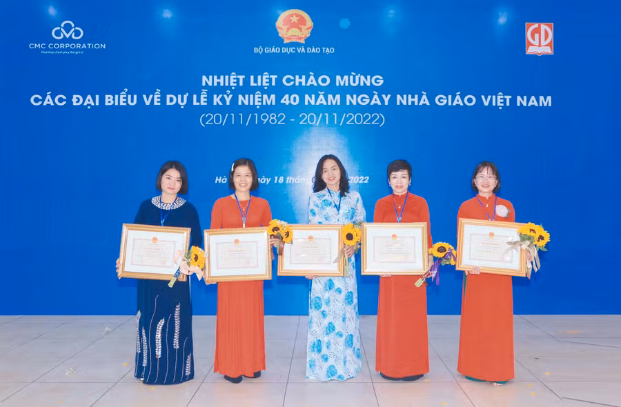 5 nhà giáo tiêu biểu của Bắc Giang được vinh danh tại Lễ kỷ niệm 40 năm ngày Nhà giáo Việt Nam