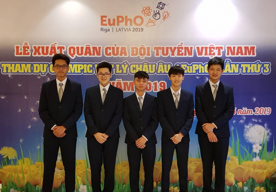 Đội tuyển tại lễ xuất quân Đội tuyển tại lễ xuất quân