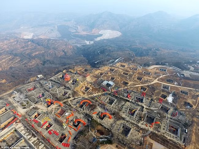 Ngôi làng cổ kỳ lạ khi toàn bộ người dân sống dưới lòng đất