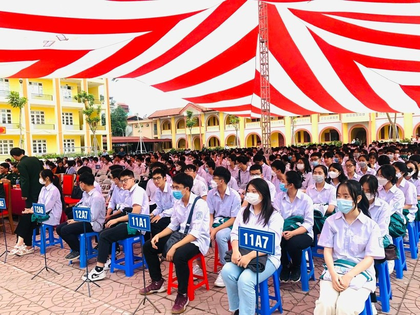 Trường THPT Ngô Sĩ Liên đẩy mạnh công tác phân luồng hướng nghiệp cho học sinh. Trường THPT Ngô Sĩ Liên đẩy mạnh công tác phân luồng hướng nghiệp cho học sinh.