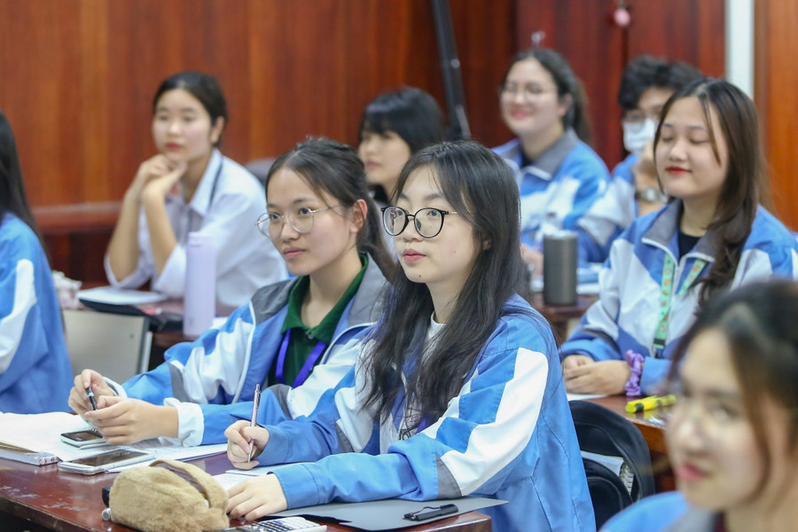 Trường THPT Chuyên Bắc Ninh tập trung ôn luyện cho học sinh lớp 12 ngay từ đầu năm học. Trường THPT Chuyên Bắc Ninh tập trung ôn luyện cho học sinh lớp 12 ngay từ đầu năm học.
