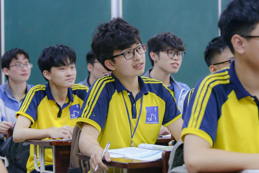 Học sinh lớp 12 trường THPT Chuyên Bắc Ninh tập trung ôn tập hướng đến kỳ thi tốt nghiệp THPT. Học sinh lớp 12 trường THPT Chuyên Bắc Ninh tập trung ôn tập hướng đến kỳ thi tốt nghiệp THPT.
