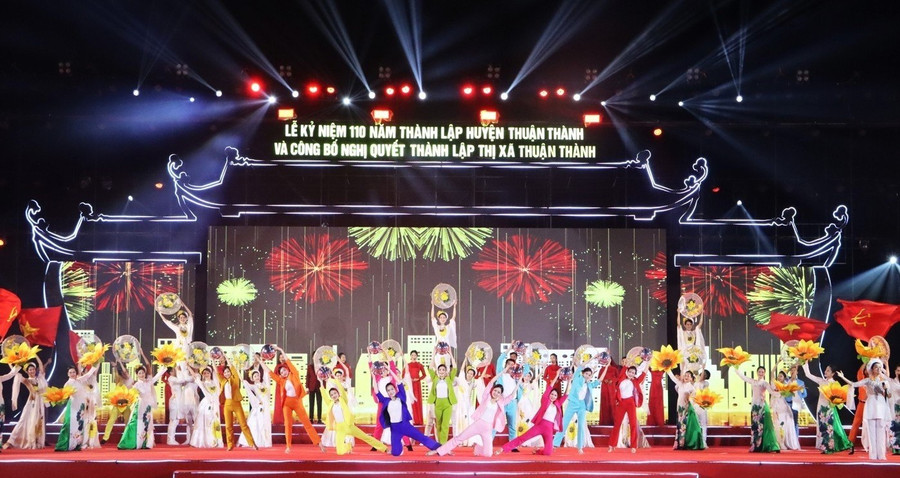 Chương trình nghệ thuật tại Lễ kỷ niệm. Chương trình nghệ thuật tại Lễ kỷ niệm.