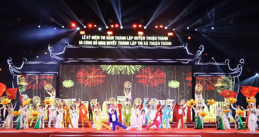 Chương trình nghệ thuật tại Lễ kỷ niệm.