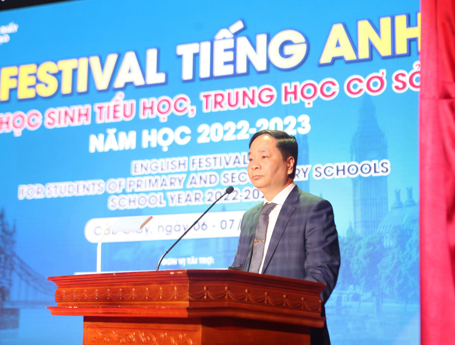 Ông Đoàn Tiến Trung - Phó trưởng phòng GD&ĐT quận Cầu Giấy phát biểu tại ngày hội. Ông Đoàn Tiến Trung - Phó trưởng phòng GD&ĐT quận Cầu Giấy phát biểu tại ngày hội.