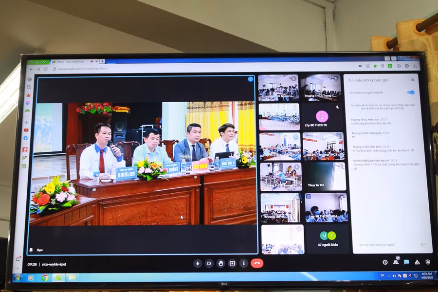 Học sinh THCS trên địa bàn huyện Lương Tài tham gia buổi tư vấn hướng nghiệp tại các điểm cầu.