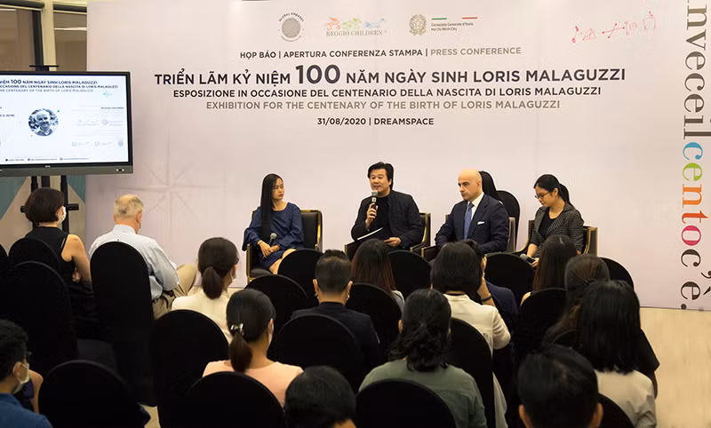 Ban tổ chức chia sẻ thông tin về triển lãm.