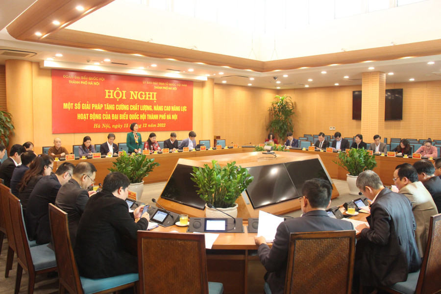 Quang cảnh buổi họp. Quang cảnh buổi họp.