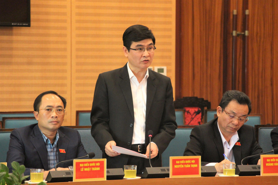 Đại biểu Quốc hội phát biểu tại Hội nghị. Đại biểu Quốc hội phát biểu tại Hội nghị.