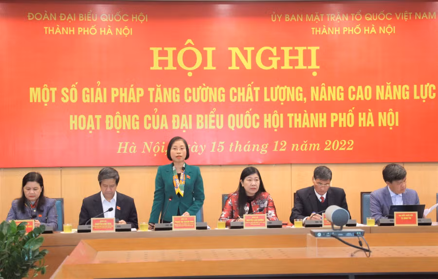 Phó Trưởng đoàn chuyên trách Đoàn đại biểu Quốc hội TP Hà Nội - Phạm Thị Thanh Mai phát biểu tại hội nghị.