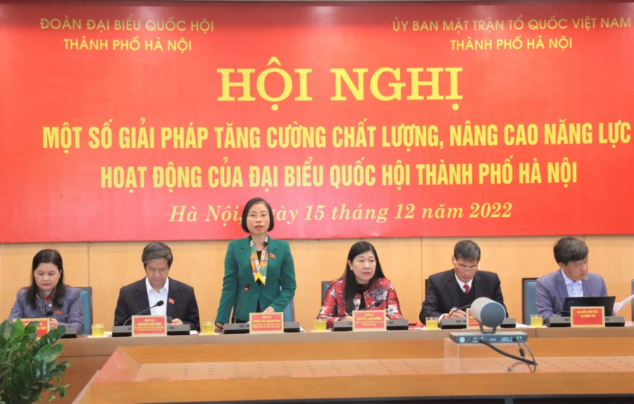 Phó Trưởng đoàn chuyên trách Đoàn đại biểu Quốc hội TP Hà Nội - Phạm Thị Thanh Mai phát biểu tại hội nghị.