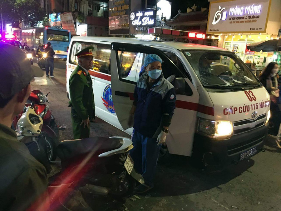 Nhiều người bị thương được đưa đi cấp cứu. Nhiều người bị thương được đưa đi cấp cứu.