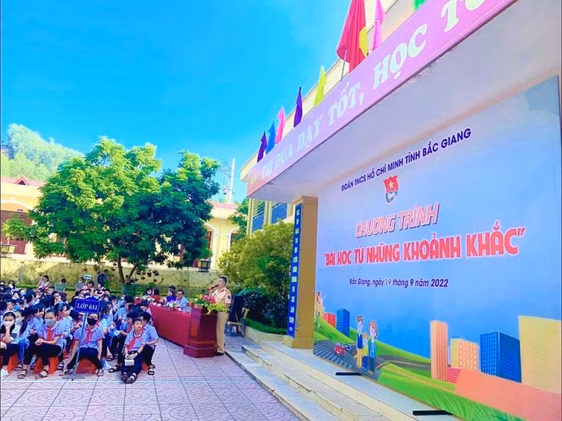 Chương trình bài học từ những khoảnh khắc tại trường THCS Song Mai.