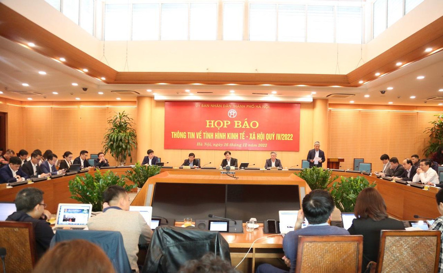 Quang cảnh buổi họp báo.