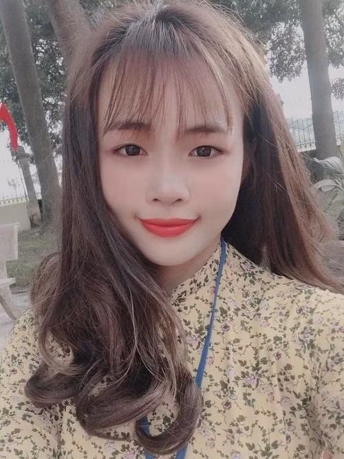 Nữ giáo viên Vũ Hồng Vân - Trường Tiểu học Quảng Phú số 2 luôn chú trọng áp dụng các phương pháp đổi mới và ứng dụng công nghệ thông tin vào bài giảng một cách phù hợp.