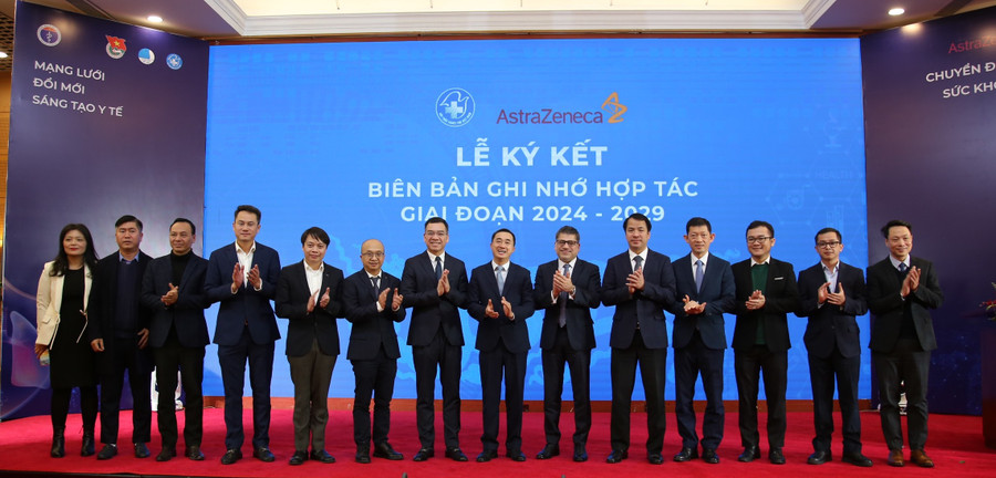 Quang cảnh lễ ký kết.