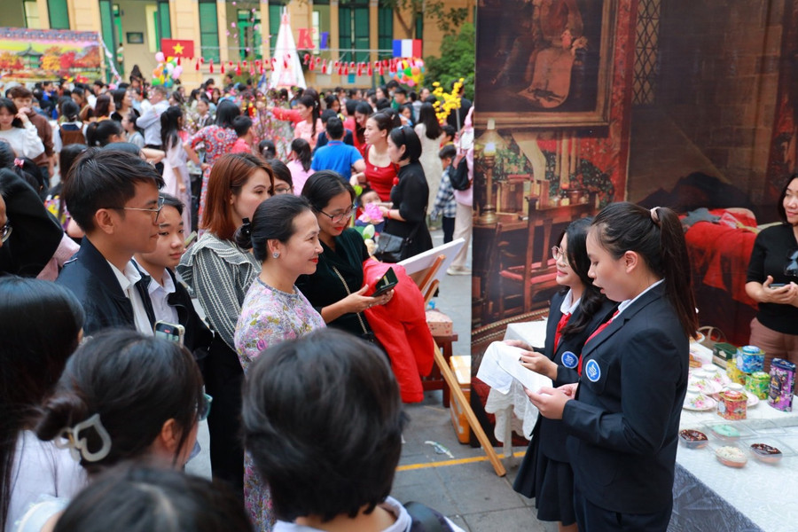 Học sinh thuyết trình về ý tưởng.