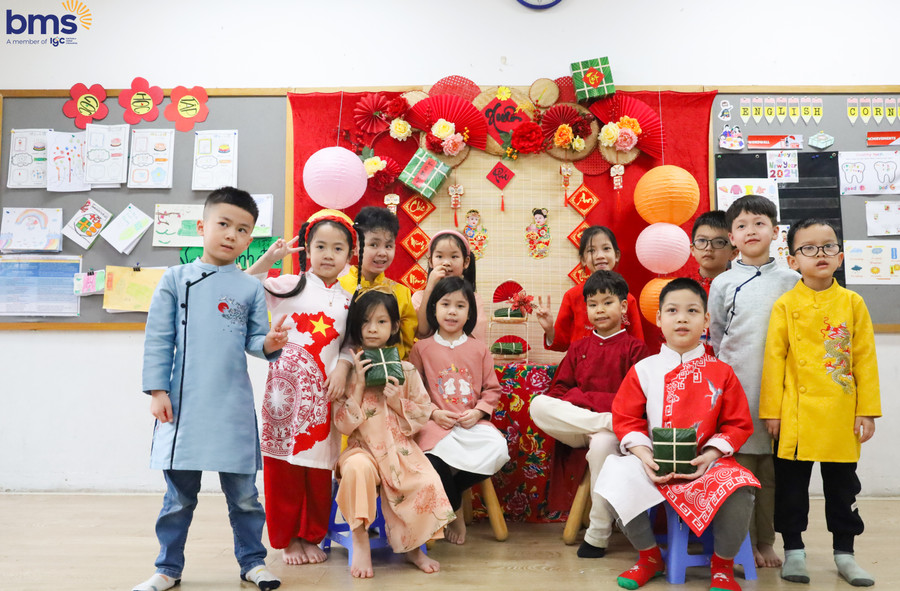 Học sinh Ban Mai School diện áo mới, hân hoan đón Tết tại trường. Học sinh Ban Mai School diện áo mới, hân hoan đón Tết tại trường.