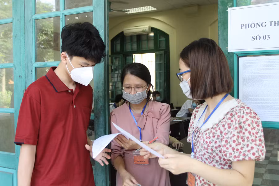 Học sinh thi vào lớp 10 tại Hà Nội