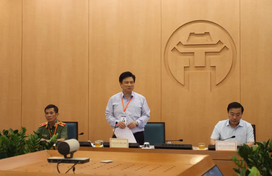 Thứ trưởng Nguyễn Hữu Độ phát biểu tại buổi làm việc với Ban chỉ đạo thi thành phố Hà Nội.