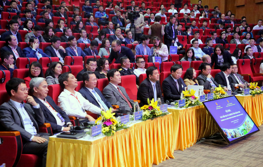 Các đại biểu tham dự hội nghị.