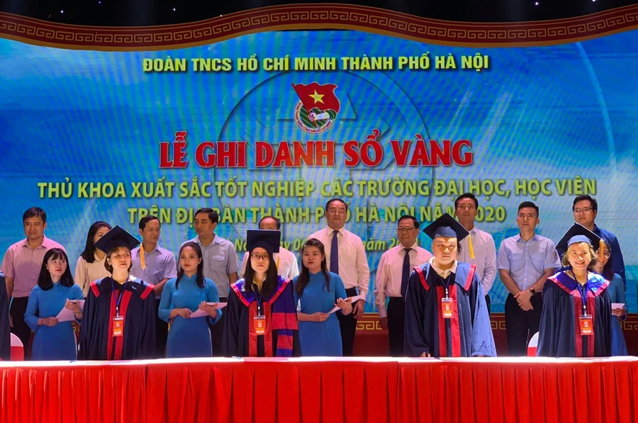 Lễ ghi danh sổ vàng thủ khoa xuất sắc tốt nghiệp các trường Đại học, Học viện trên địa bàn Hà Nội