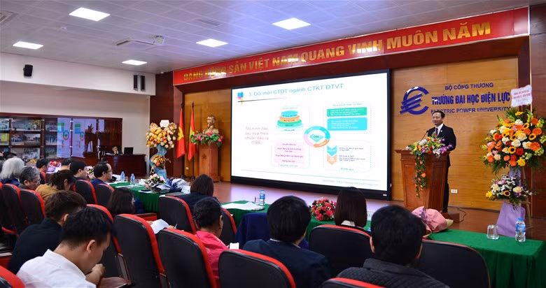 Quang cảnh buổi ra mắt mạng lưới chuyên gia ngành công nghệ kỹ thuật điện tử - viễn thông.