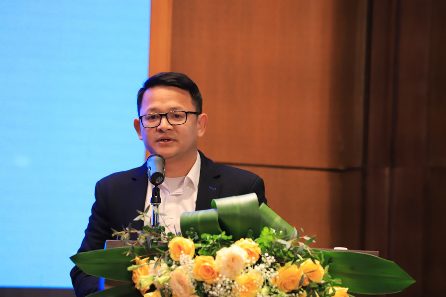 TS. Nguyễn Thanh Hùng, Phó Hiệu trưởng trường CNTT&TT chia sẻ tại buổi lễ. TS. Nguyễn Thanh Hùng, Phó Hiệu trưởng trường CNTT&TT chia sẻ tại buổi lễ.