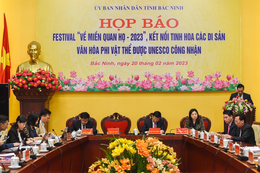 Quang cảnh buổi họp báo.