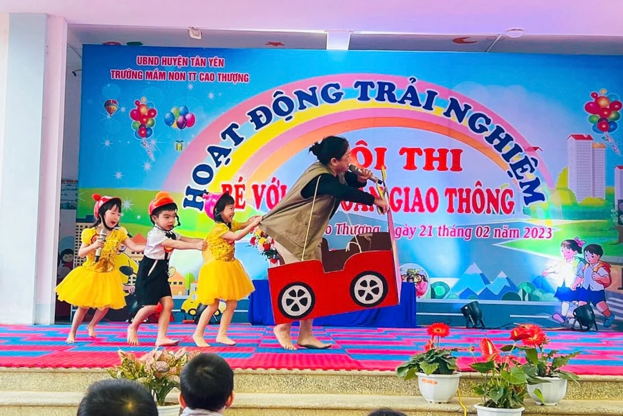 Tiểu phẩm “Cổng trường an toàn” của Đội thi số 03.