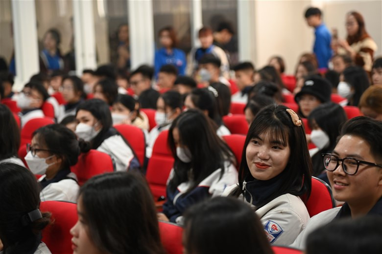 Học sinh lớp 12 dự chương trình tư vấn hướng nghiệp của Trường Đại học Điện lực tổ chức. Học sinh lớp 12 dự chương trình tư vấn hướng nghiệp của Trường Đại học Điện lực tổ chức.
