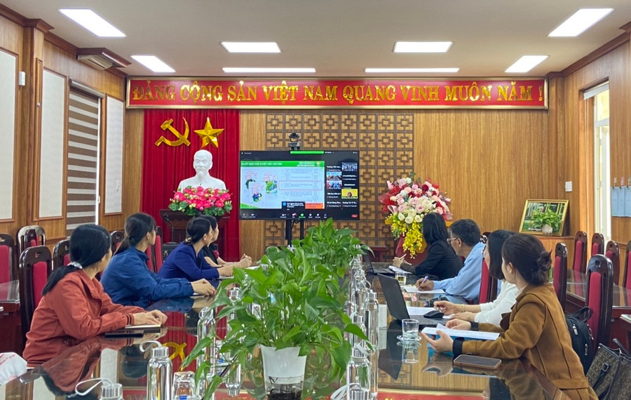 Giáo viên trên địa bàn huyện Việt Yên tại các buổi tập huấn, hội thảo giới thiệu SGK thực hiện Chương trình GDPT mới.