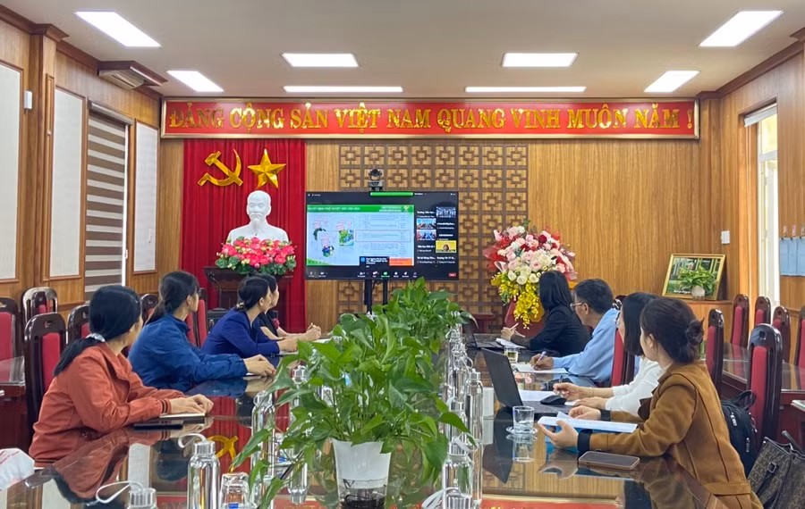 Giáo viên trên địa bàn huyện Việt Yên tại các buổi tập huấn, hội thảo giới thiệu SGK thực hiện Chương trình GDPT mới.