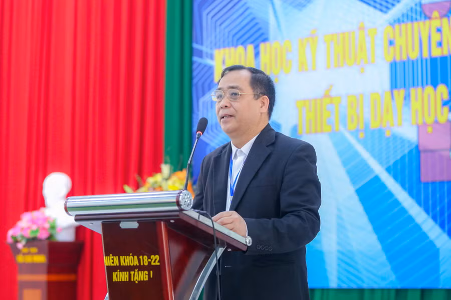 Ông Đặng Thiều Quang - Trưởng phòng GD&amp;ĐT huyện Lạng Giang phát biểu.